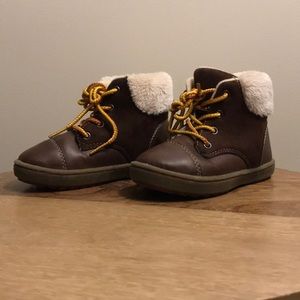Boys sz. 9 stylish boots.